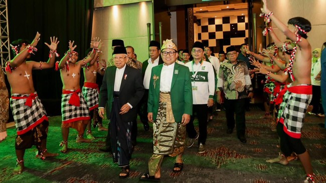 kh maruf-amin-dan-cak-imin