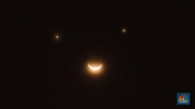 langit degan bulan tersenyum