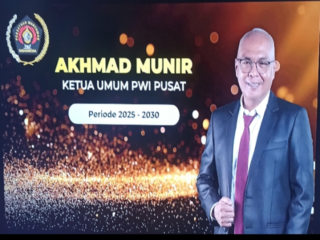 Direktur Utama Lembaga Kantor Berita Antara (LKBN) Akhmad Munir resmi terpilih menjadi Ketua Umum PWI periode 2025-2030.