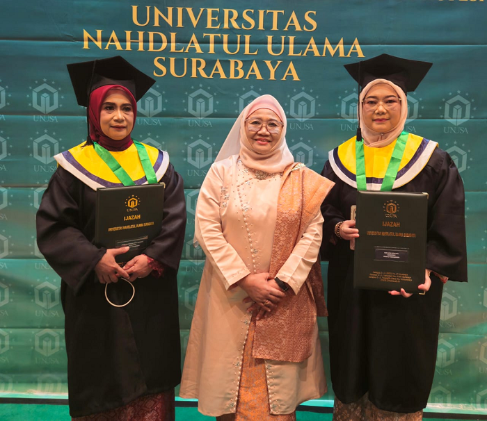 Ainul Mardiyah dan Nur Afni Hidayati bersama Ketua PCINU Malaysia Mimin Mintarsih.